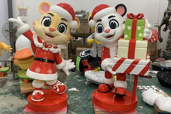 Christmas Cartoon Animal Fiberglass Sculpture – Hand-Painted · Festive Theme · Custom Size Holiday Wall & Display Decor